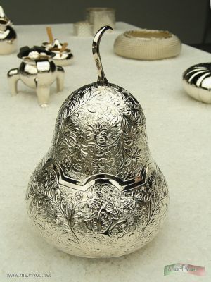Pera Cincelada /  Chiselled Pear by Â´Pedro Leites Plata /Plate Tane
Photo by: Antonio Pacheco 
Keywords: pera cincelada pedro leites plata silver tane