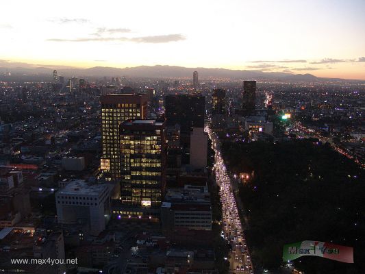Vista desde la Torre Latinoamericana 03
Vista Nocturna de la Ciudad de MÃ©xico desde el Restaurante El Miralto de la Torre Latinoamericana.

Night view of Mexico City from Restaurant The Miralto in the Latinoamerican Tower
Keywords: torre latinoamericana latinamerican tower museum museo