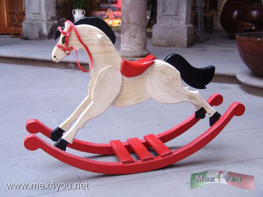 Caballo de Madera / Wood Horse  San Luis PotosÃ¬
Este hermoso caballo de madera lo pude admirar en la Casa del Artesano en San Luis PotosÃ¬. 

I could see this beautiful wood horse in the Artisan House in San Luis PotosÃ¬ state. 
Keywords: wood horse caballo madera artesanias artesania craft san luis potosi craftsman juguete juguetes toy toys