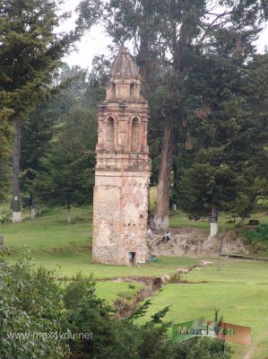 Catedral Hundida  del Santuario de la SeÃ±ora del Carmen  / Nuestra SeÃ±ora del Carmen Sunk Cathedral   Tlalpuhaua Michoacan
SabÃ¬as que esta catedral se hundiÃ² por un lodo de 40 toneladas que arrasÃ² con el pueblo, producto de la actividad minera???  El lodo contenÃ¬a agua, cianuro y cal y sepultÃ² parte del pueblo durante la madrugada. 

Did you know that this cathedral was sunk by a 40-ton mud that swept the town, the result of mining activity? The sludge containing water, cyanide and lime, and buried the village during the night.
Keywords: catedral cathedral tlalpuhaua michoacan seÃ±ora carmen