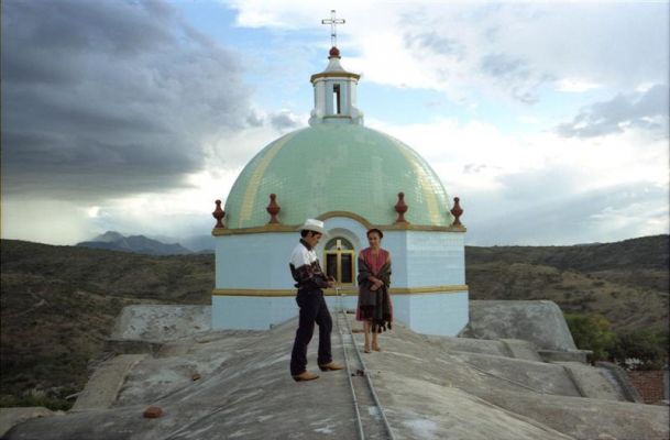 Premier PelÃ¬cula ESPIRAL  /  ESPIRAL Film Premier (04-06)
Desde el principio supe que querÃ­a mostrar la realidad de todo lo que observÃ© desde mi niÃ±ez cuando habitaba con mis padres en las comunidades de Oaxacaâ€, afirmÃ³ el realizador graduado desde hace 15 aÃ±os del Centro de Estudios CinematogrÃ¡ficos.
La cinta se desarrolla en el poblado de Huajuapan de LeÃ³n, donde dos jÃ³venes se disputan el amor de una bella joven, cuyo padre, de acuerdo con la tradiciÃ³n, exige una dote para entregar a su hija.


Keywords: premier pelicula film movie movies espiral