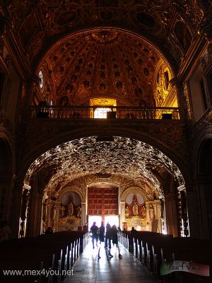 Interior del Templo de Santo Domingo / Santo Domingo Temple inside Oaxaca
En el aÃ±o de 1570 se iniciÃ³ la construcciÃ³n del conjunto comenzÃ³ en un espacio que comprendÃ­a 24 solares, 20 de los mismos donados a los dominicos por el ayuntamiento en 1550. Actualmente en restauraciÃ³n.

In 1570 began the construction in an area comprising 24 lots, 20 of them donated to the Dominicans for the council in 1550. Actually has been restored. 

Keywords: santo domingo temple church oaxaca